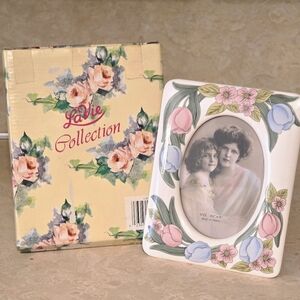 Vintage LaVie Collection Porcelain Floral Frame
